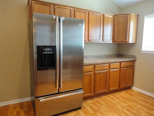 Building Photo - 744 Ridge View Dr