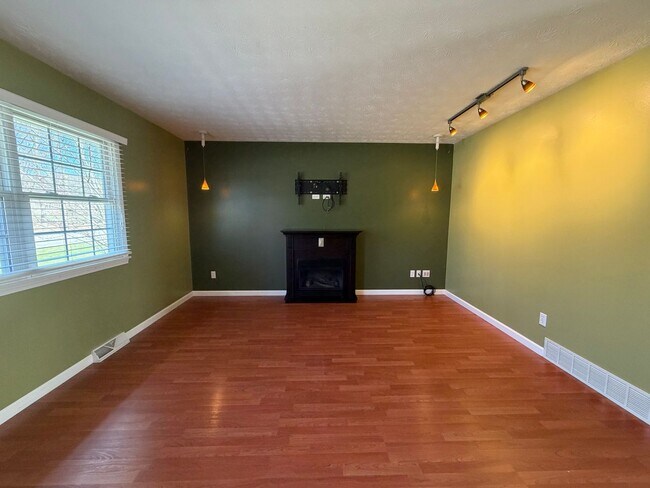 Building Photo - Goodyear Heights Gem with Fireplace, Attached Garage & Massive Backyard