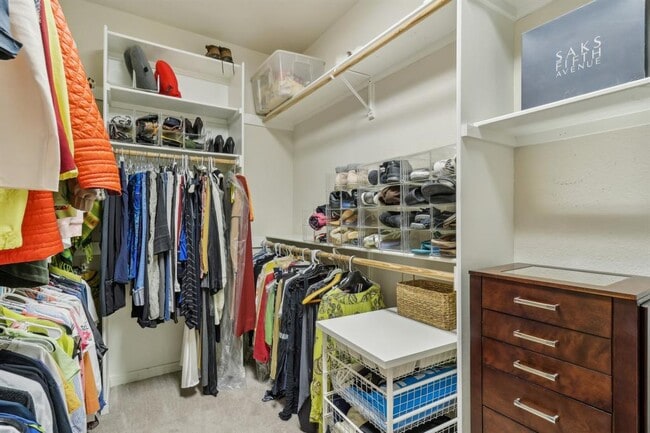 Building Photo - 617 Evergreen Ln