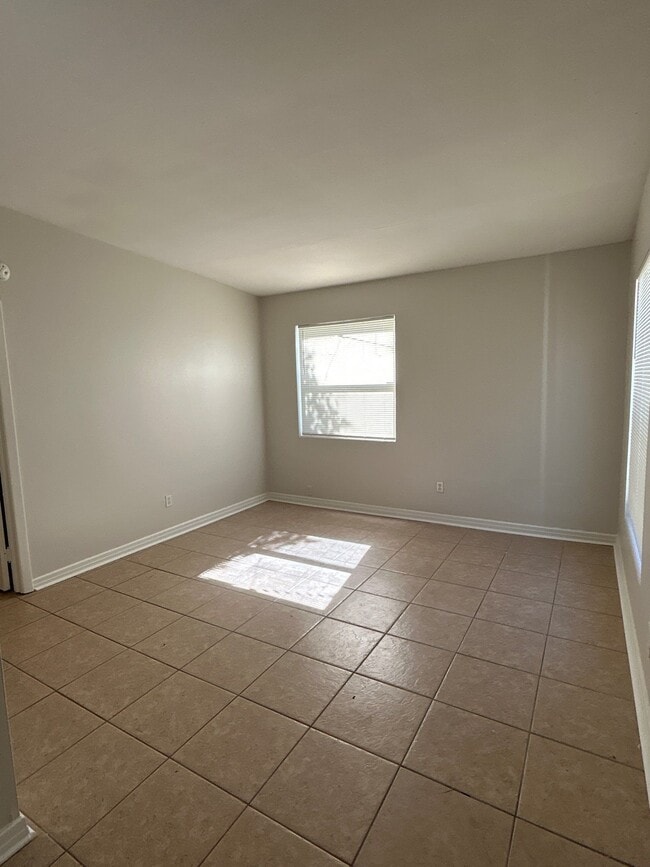 Building Photo - 10503 De Paul Dr