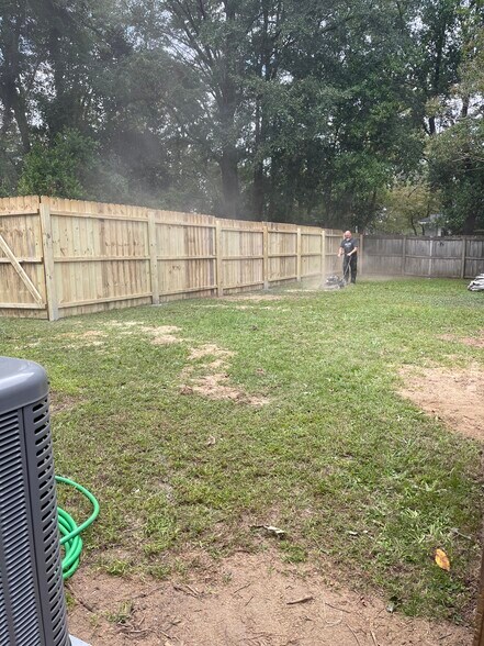 Right side back yard. - 1004 Belmont Ave