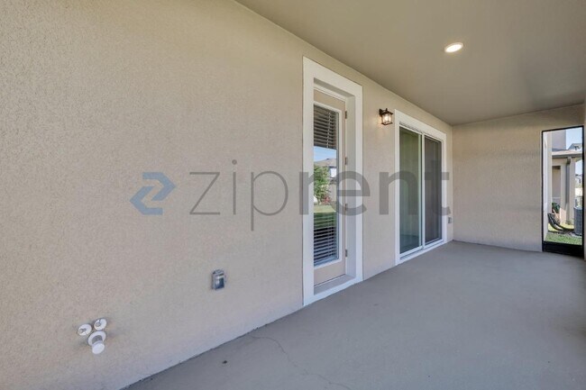 Building Photo - Unit n/a