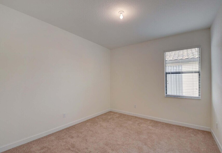 Building Photo - 8834 Willow Cove Ln