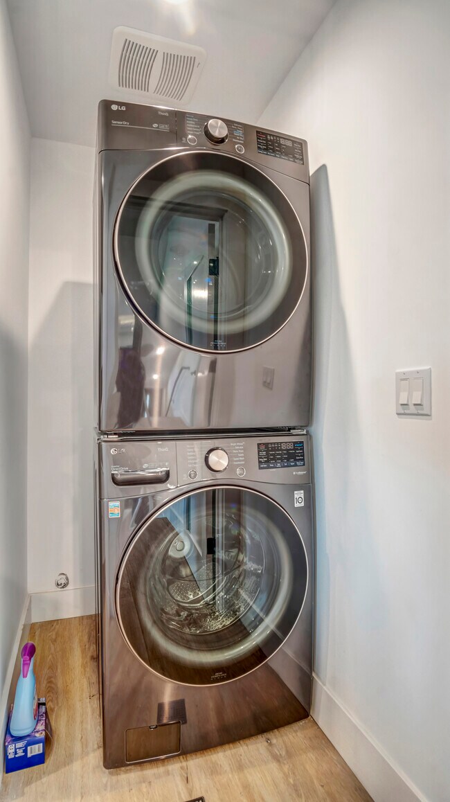 Stackable laundry - 3154 Curts Ave