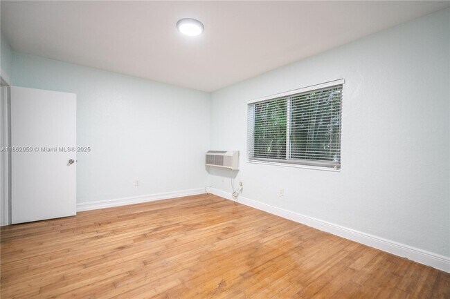 Building Photo - 7301 Carlyle Ave