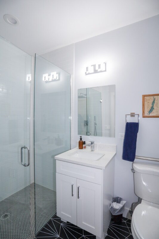 Building Photo - 2402 W Carmen Ave