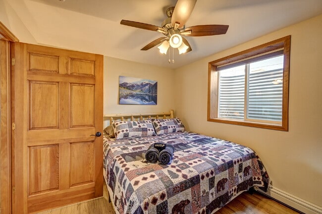 Building Photo - Affordable Luxury 2b/1b in Salida — Utilit...