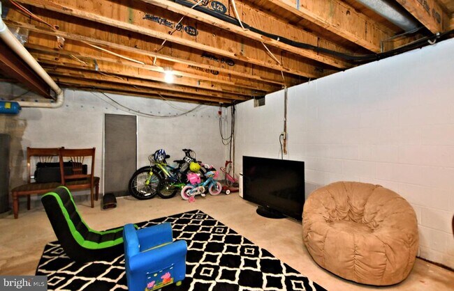 Building Photo - 800 Beacon Ct
