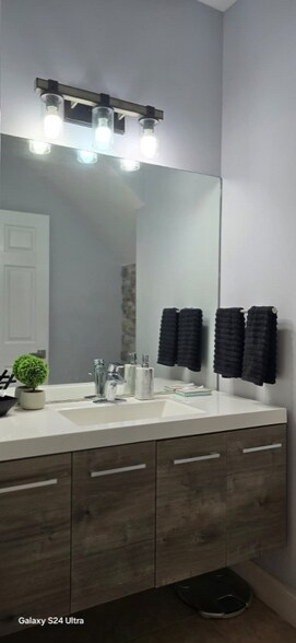 Building Photo - 5109 SW 141st Ave