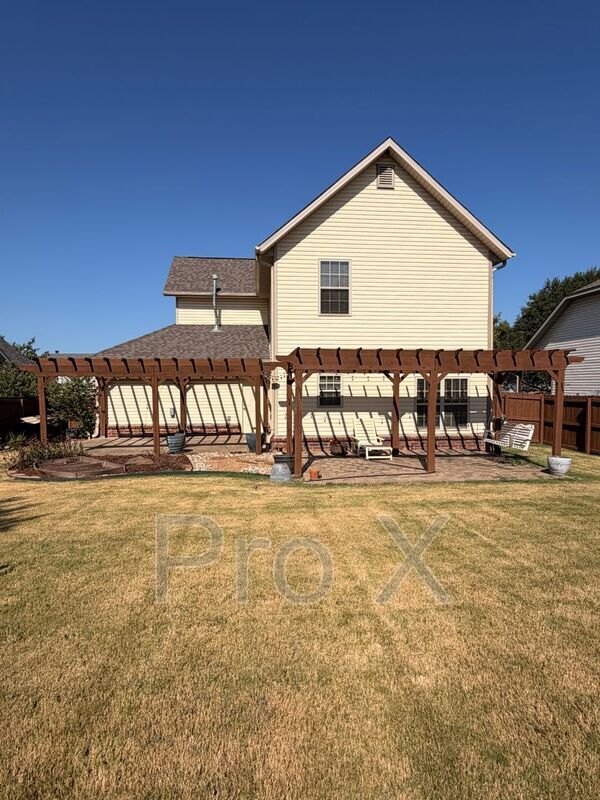 Building Photo - 1500 NE Dysart Woods Ln