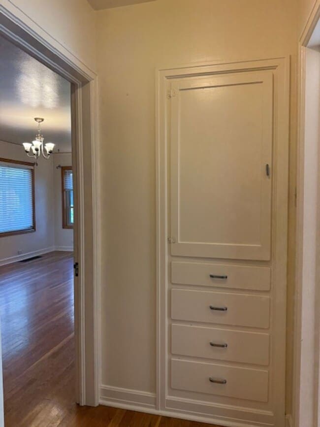 Building Photo - House For Lease