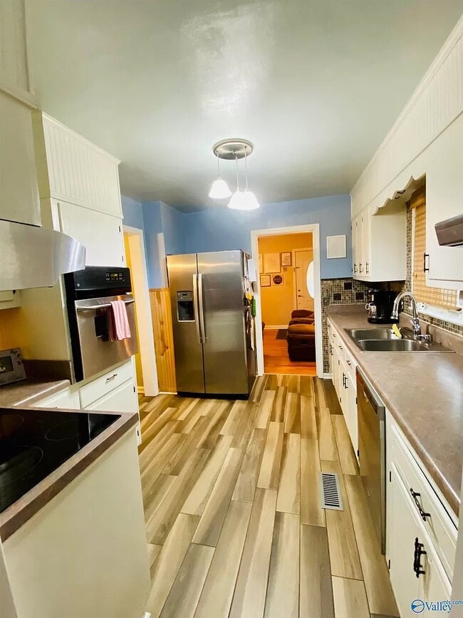 Building Photo - 1204 19th Ave SE