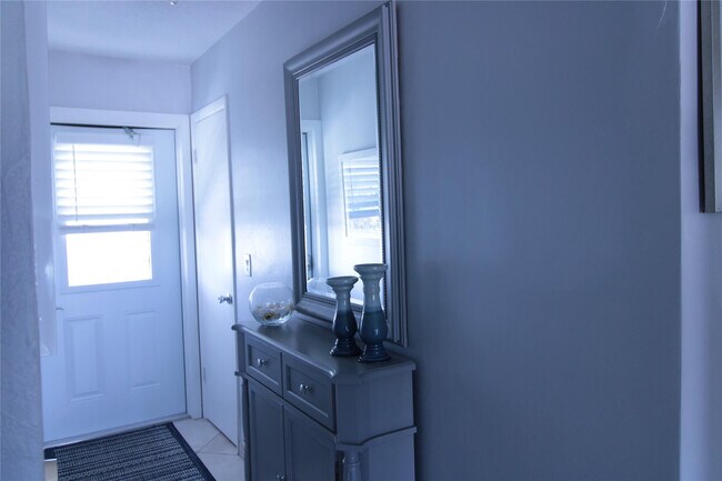 Building Photo - 470 Paradise Isle Blvd