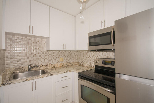 Building Photo - 301 Croton Ave