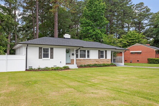 Building Photo - RENOVATED Three Bedroom Home!