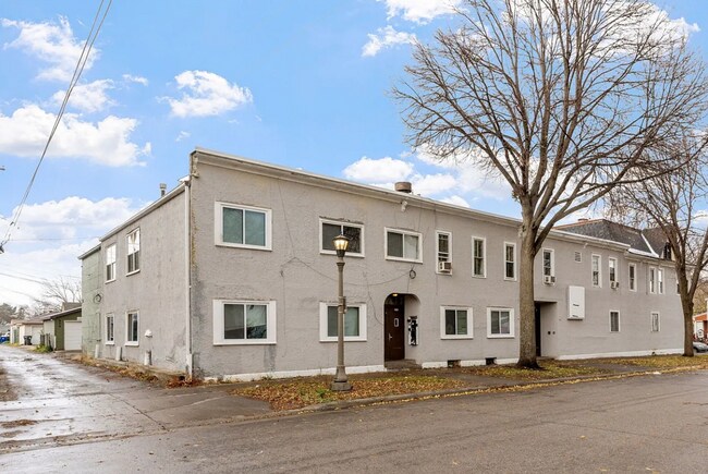 Building Photo - 555-565 N Kent St