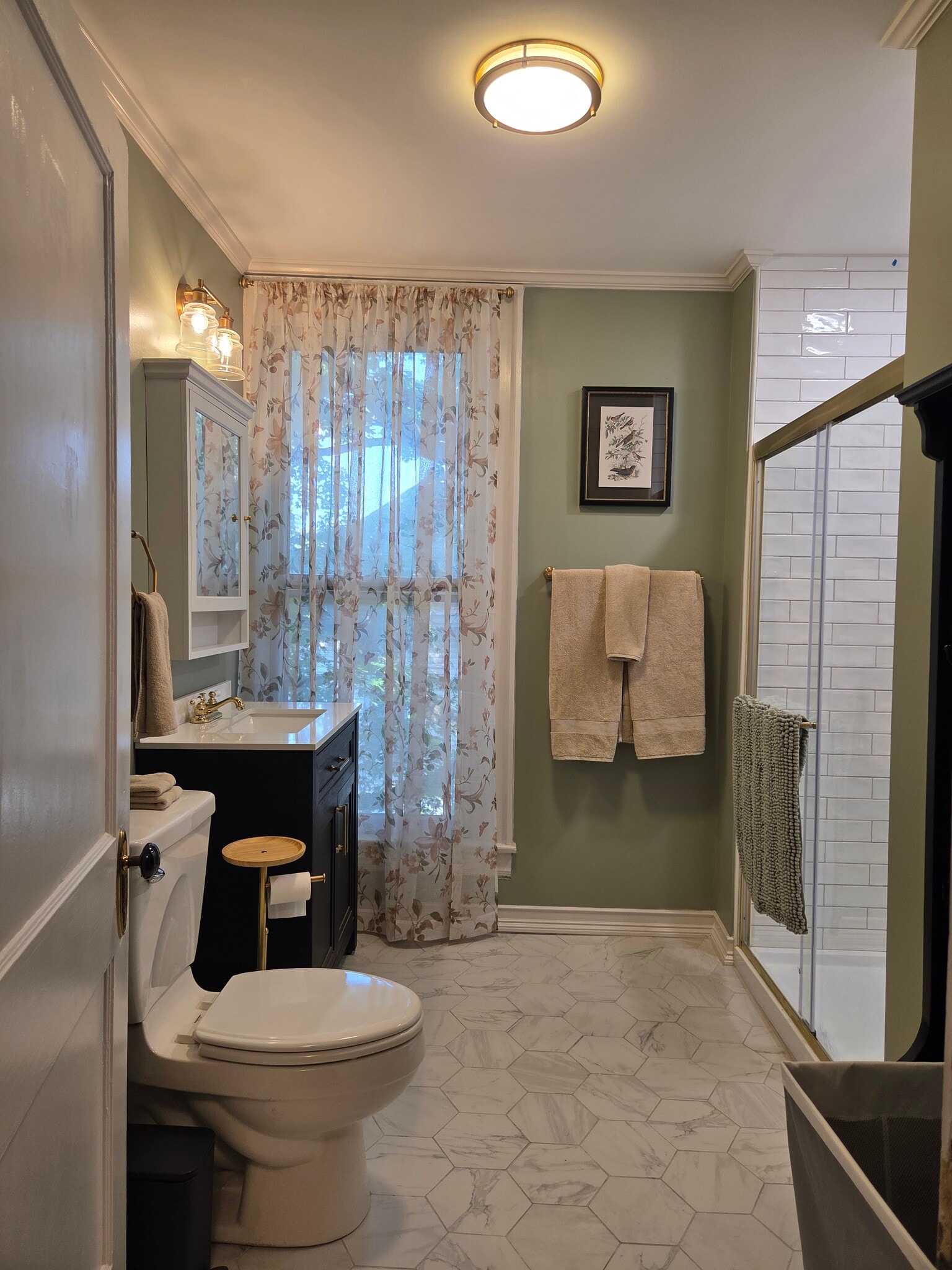 Renovated bathroom. - 403 W Flower St