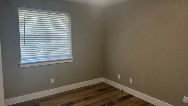 Building Photo - 147 Summerwood Ct