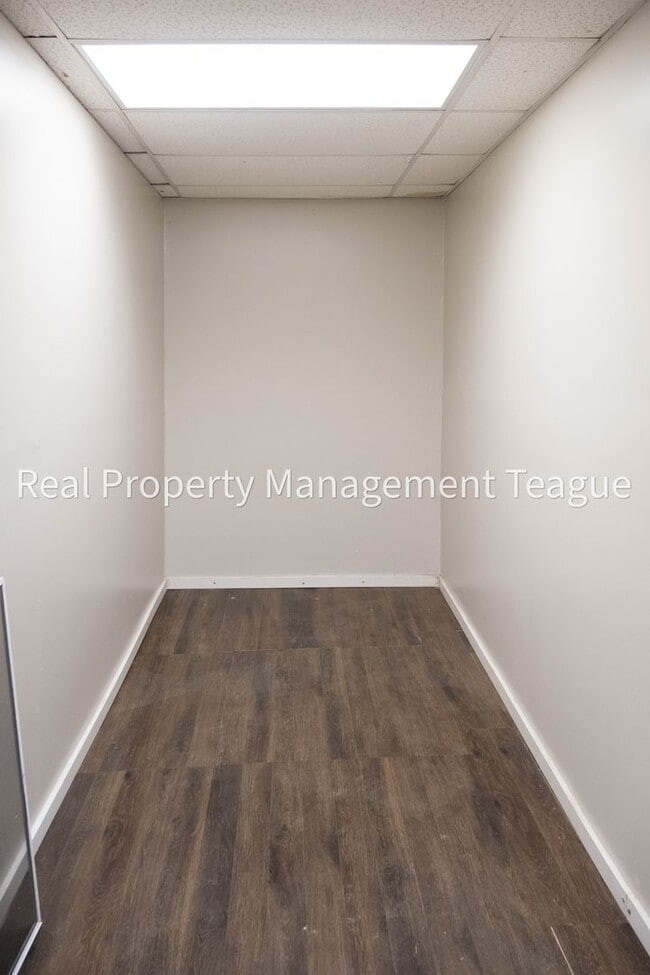 Building Photo - 1 S Main St