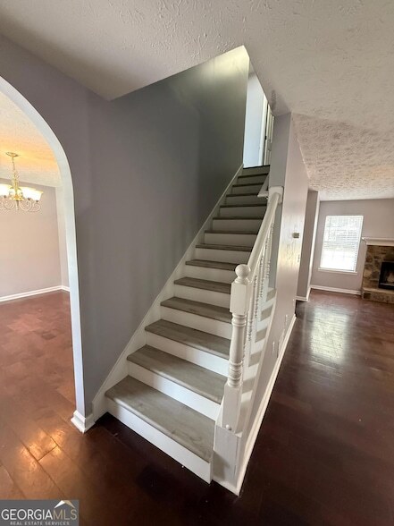 Building Photo - 3123 Rockview Dr
