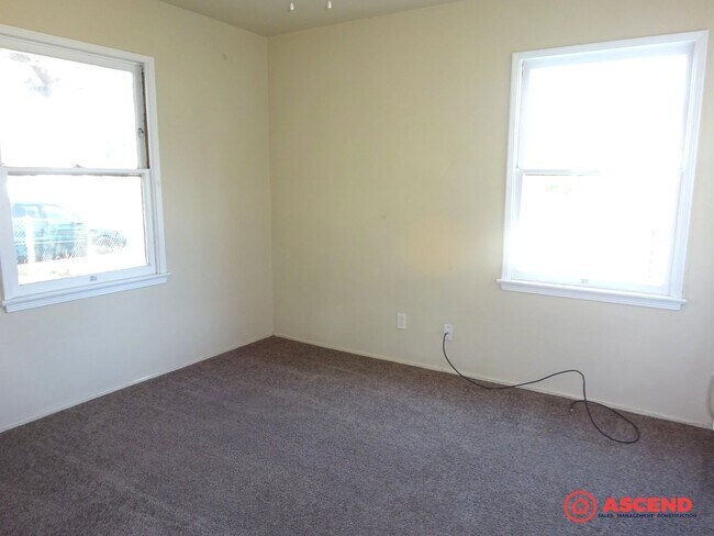 Building Photo - Cute 3 Bedroom Home!