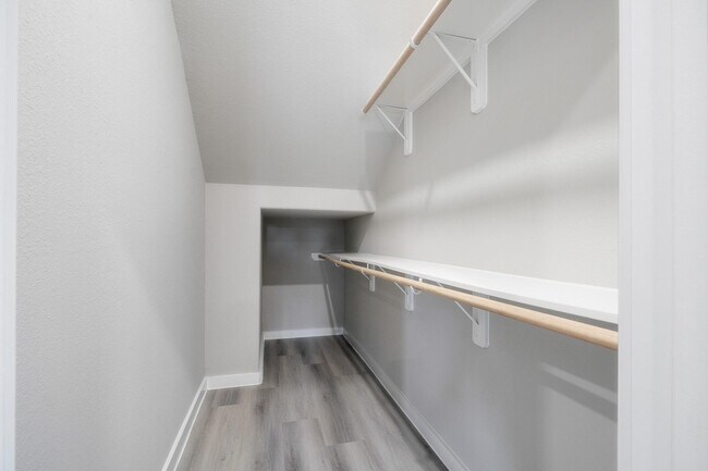 Building Photo - 8153 Tate St