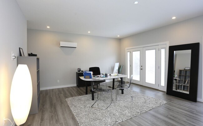 Building Photo - 106 Western Villa Dr