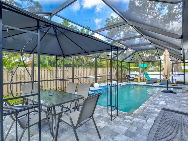 Building Photo - 5884 Milton Ave