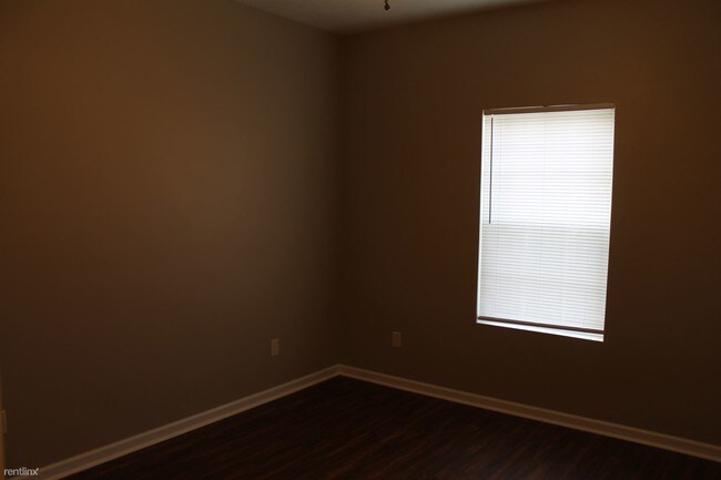 Building Photo - 2 br, 1.5 bath Townhome - 3229 Kirkman St # 1