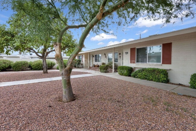 Building Photo - 10547 W Coggins Dr