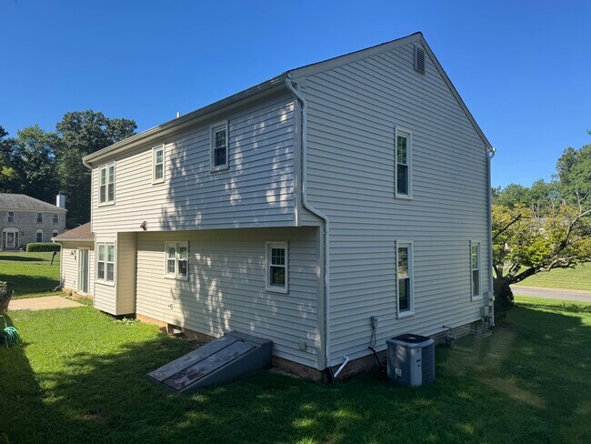 Building Photo - 11717 Dinwiddie Dr