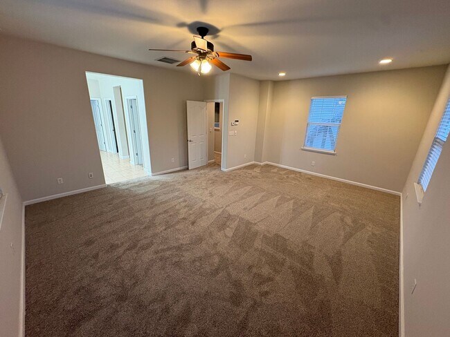 Building Photo - Gorgeous 5 Bedroom, 3.5 Bath Mountain House Home