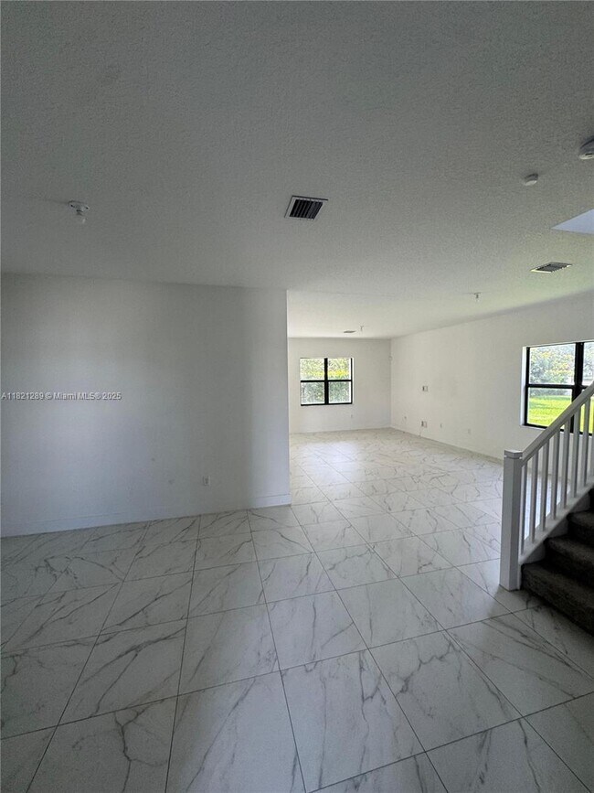 Building Photo - 4481 SW 173rd Ave