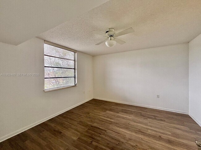 Building Photo - 1703 Whitehall Dr