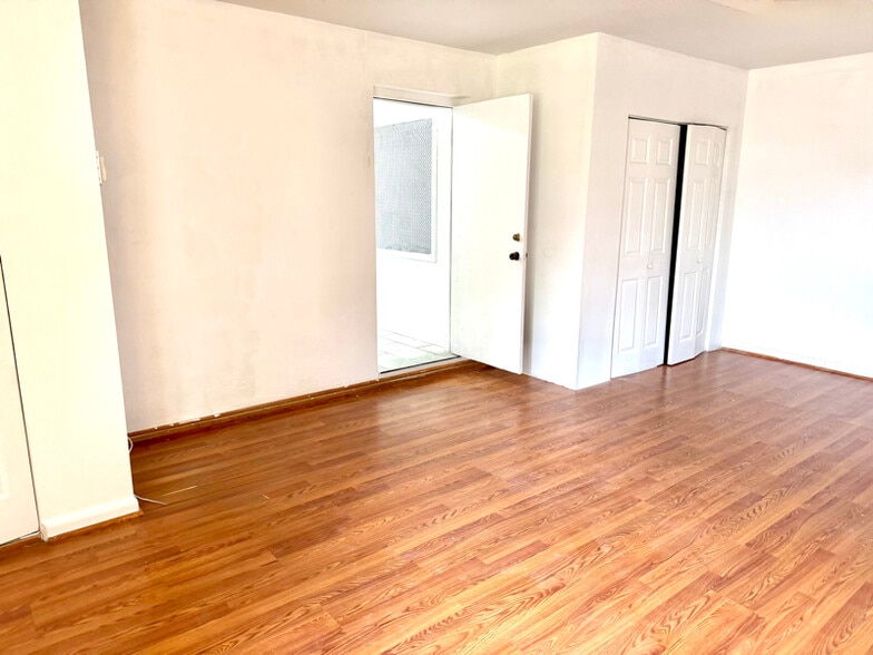 Building Photo - 2502 Ave O NW