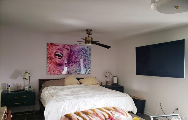 Building Photo - 100 W Broadway