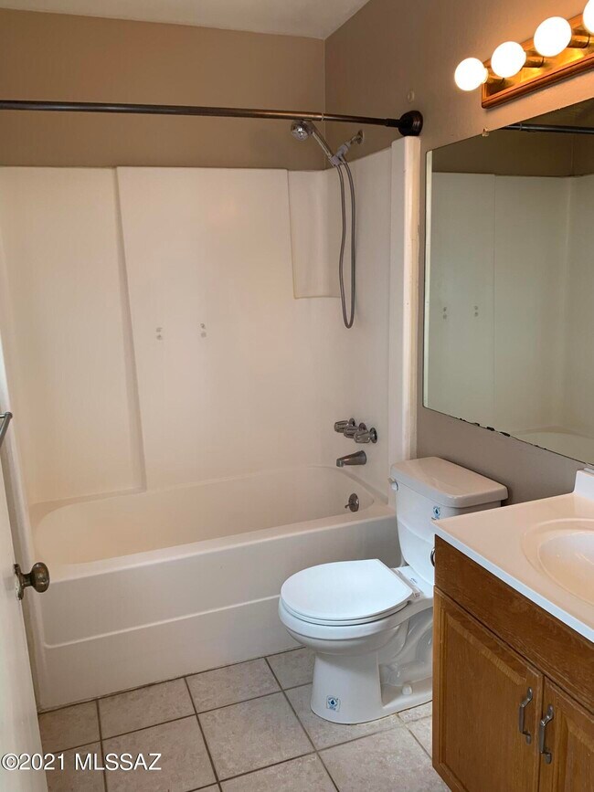 Building Photo - 2602 S Black Moon Dr