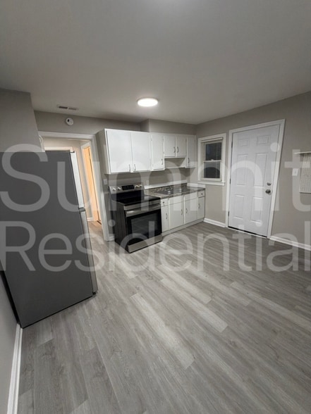 Building Photo - 3031 Linwood Ave