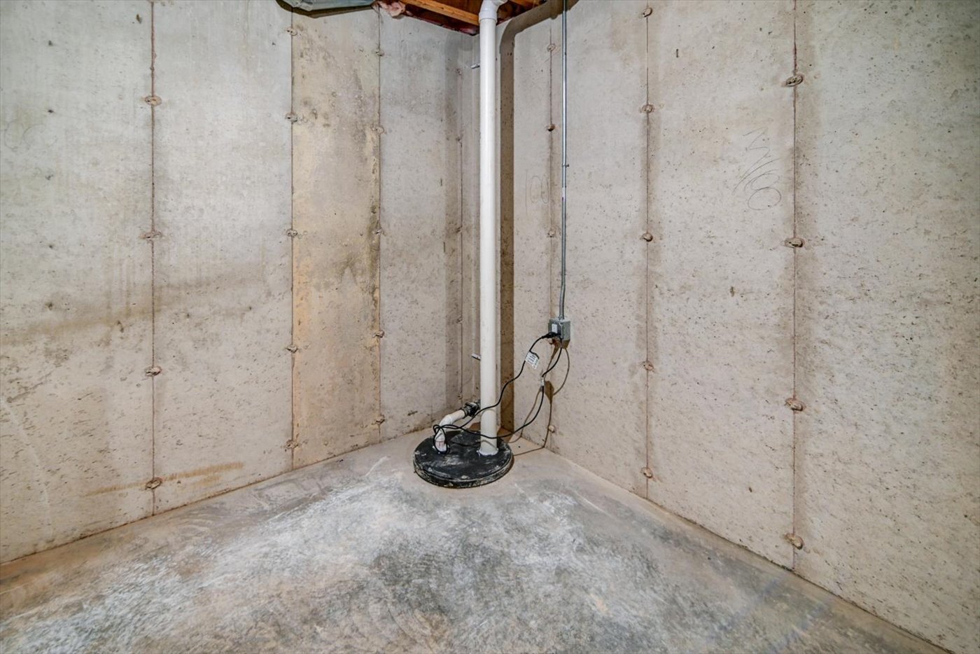 Building Photo - 4831 Suelo Rd