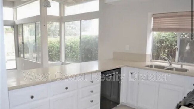 Building Photo - 27573 Dandelion Ct