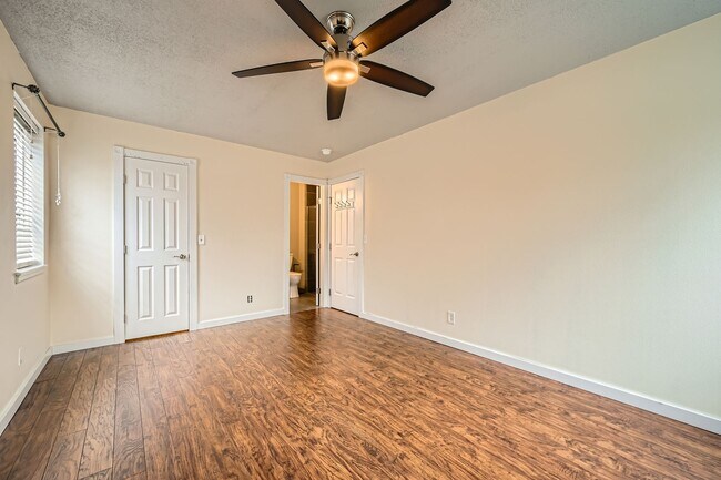 Building Photo - Main level Two Bedroom in Cheyenne Mountai...