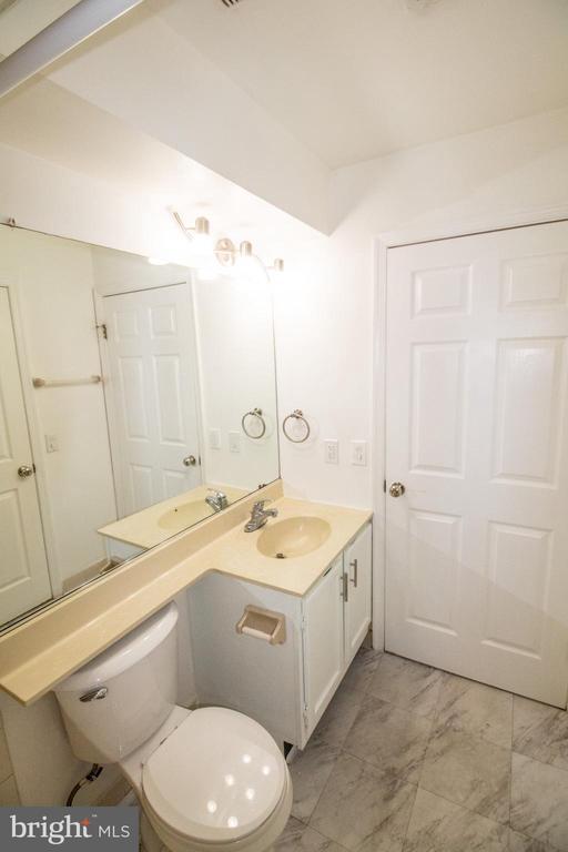 Building Photo - 1337 Waterford Dr