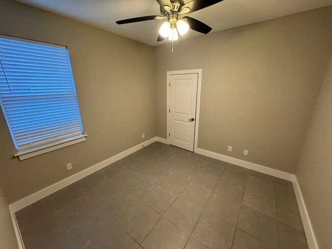 Building Photo - INCREDIBLE 4 Bedroom, 2 Bathroom Home in Poinciana!