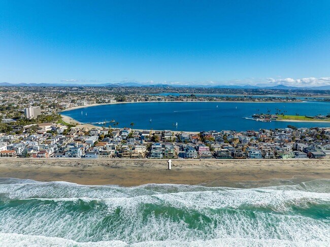 Building Photo - 3901 Ocean Front Walk