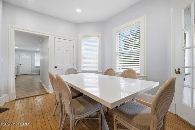 Building Photo - 343 Norwood Ave