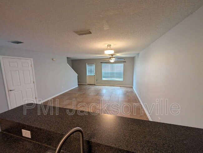 Building Photo - 1048 N Black Cherry Dr