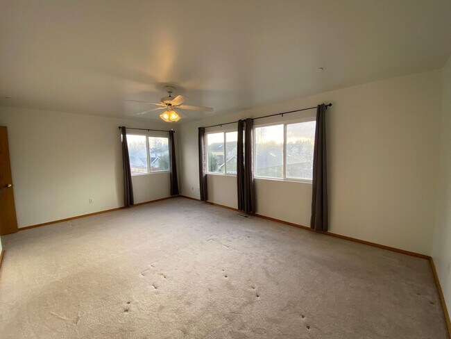 Building Photo - Large Dupont Home ~ Northwest Landing Comm...