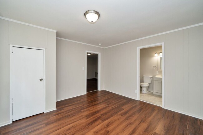 Building Photo - Newly Renovated Home is Graysville- Appliances Included!