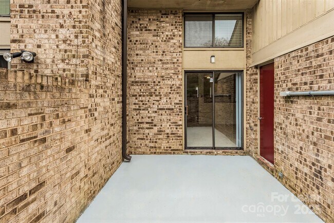 Building Photo - 7930 Charter Oak Ln