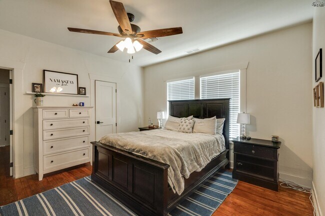 Building Photo - 1113 Taylor St